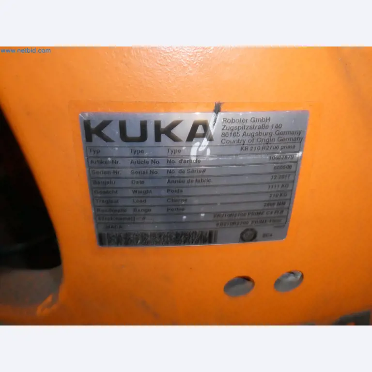 Robots, welding equipment and assembly accessories from the automotive industry-71