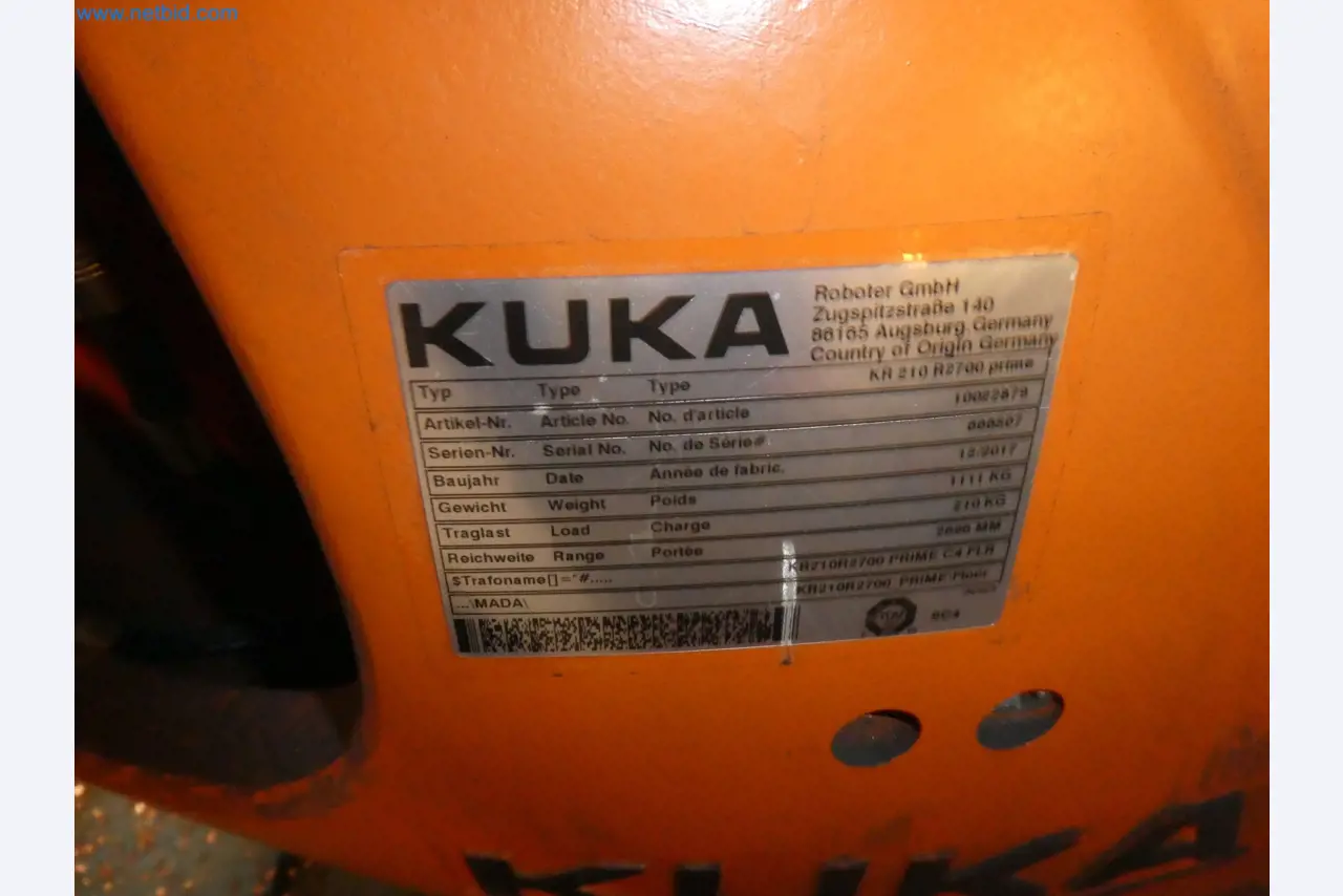 Robots, welding equipment and assembly accessories from the automotive industry-78