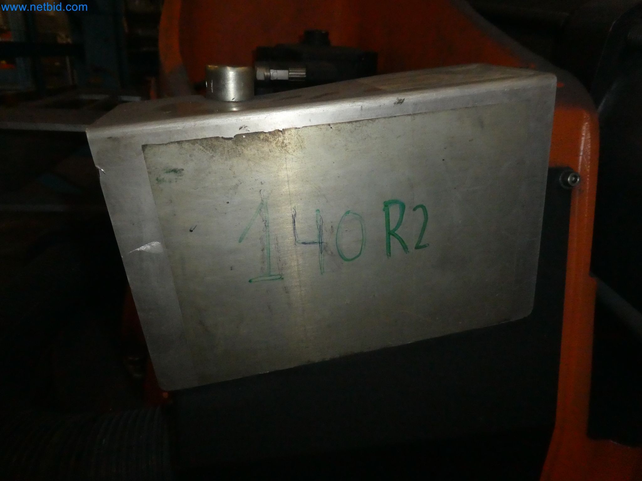 Robots, welding equipment and assembly accessories from the automotive industry-81