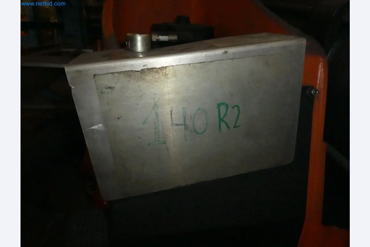 Robots, welding equipment and assembly accessories from the automotive industry-81