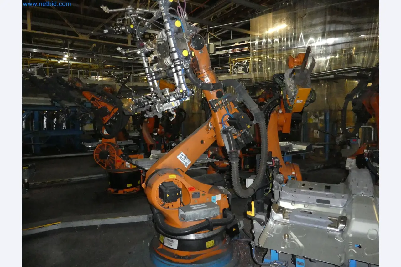 Robots, welding equipment and assembly accessories from the automotive industry-83
