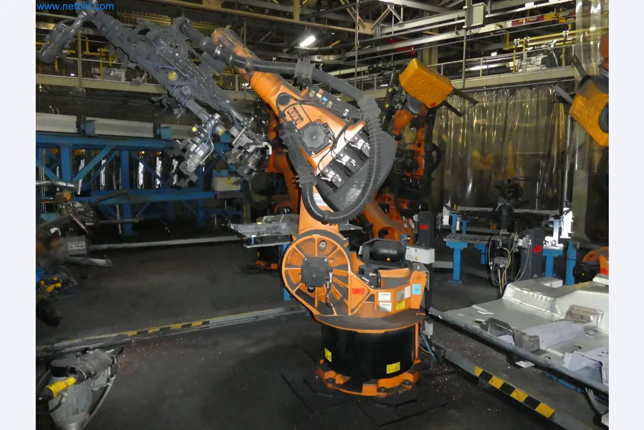Robots, welding equipment and assembly accessories from the automotive industry-85