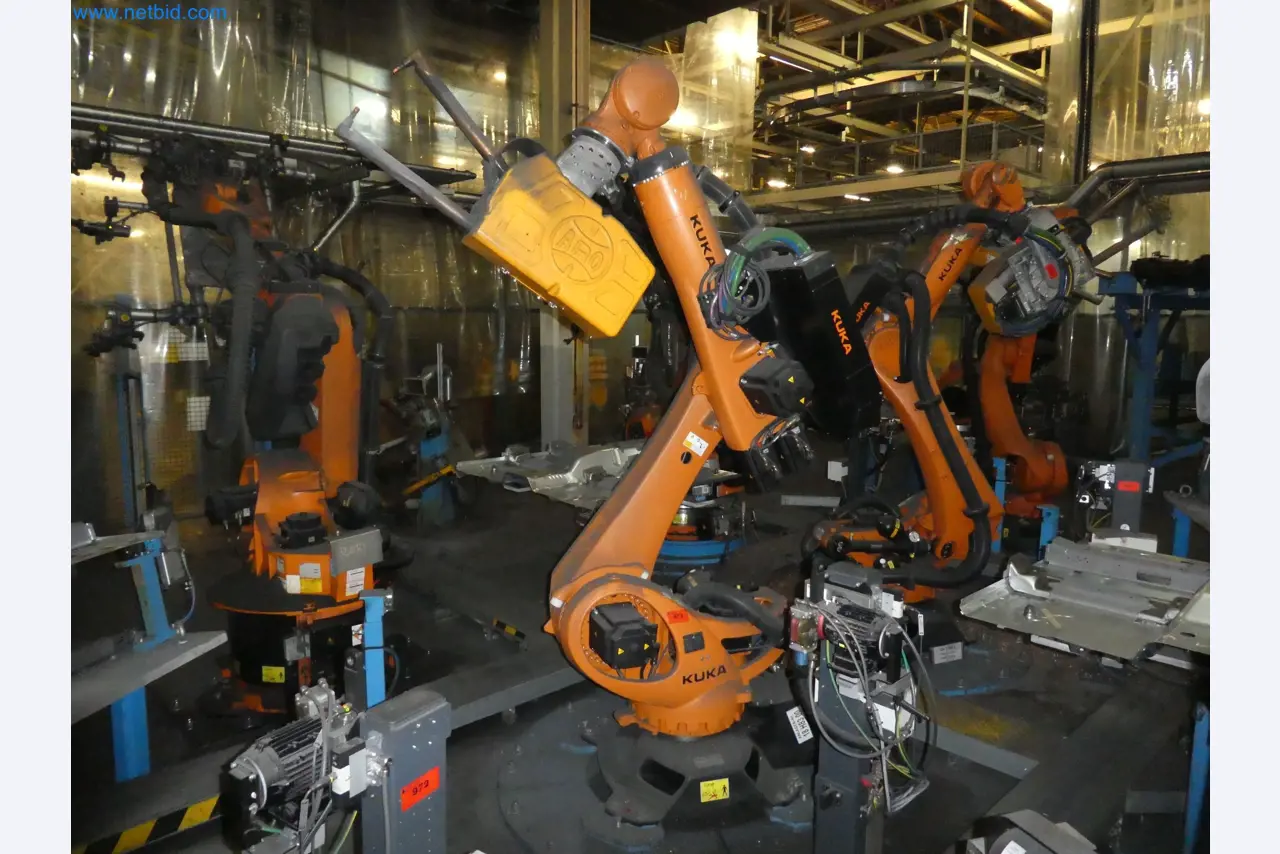 Robots, welding equipment and assembly accessories from the automotive industry-87