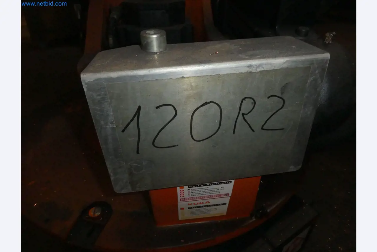 Robots, welding equipment and assembly accessories from the automotive industry-88