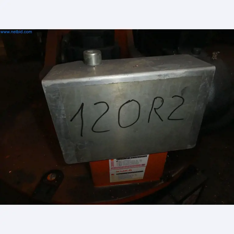 Robots, welding equipment and assembly accessories from the automotive industry-88