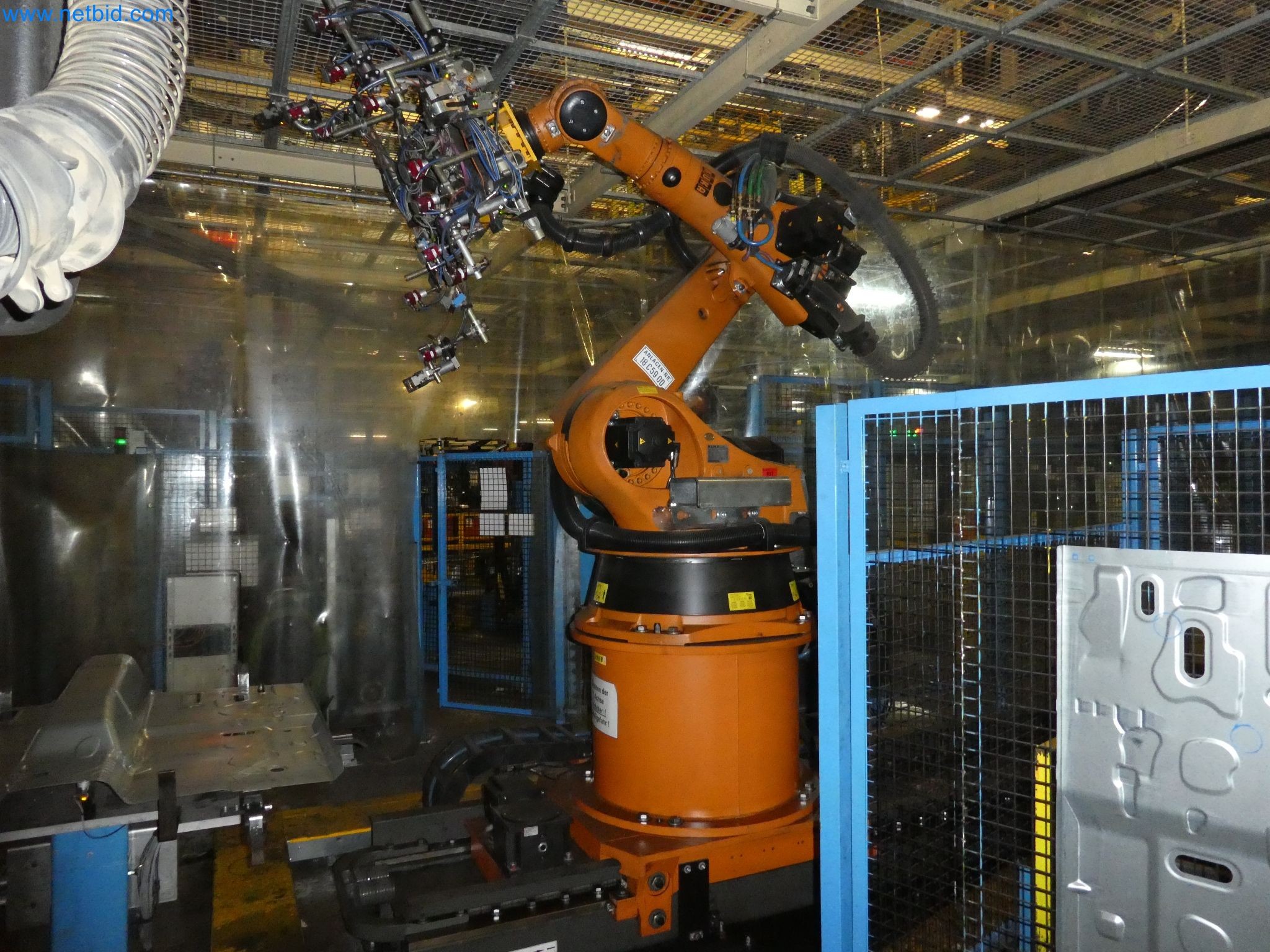 Robots, welding equipment and assembly accessories from the automotive industry-8