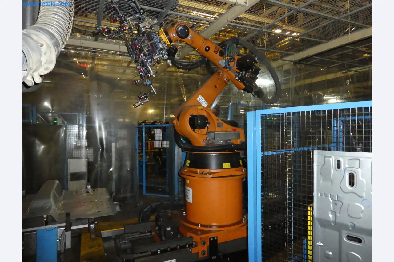 Robots, welding equipment and assembly accessories from the automotive industry-8