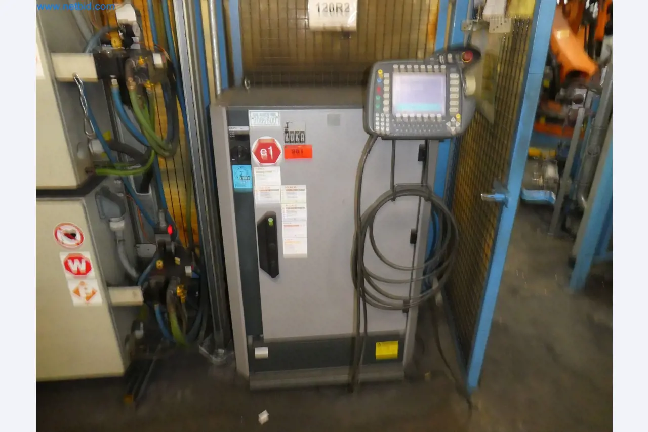 Robots, welding equipment and assembly accessories from the automotive industry-90