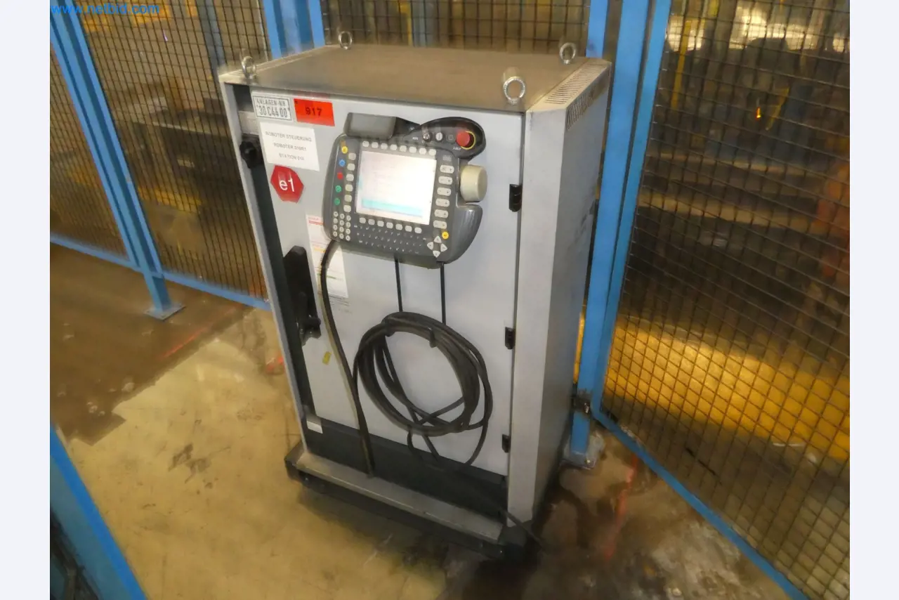 Robots, welding equipment and assembly accessories from the automotive industry-9