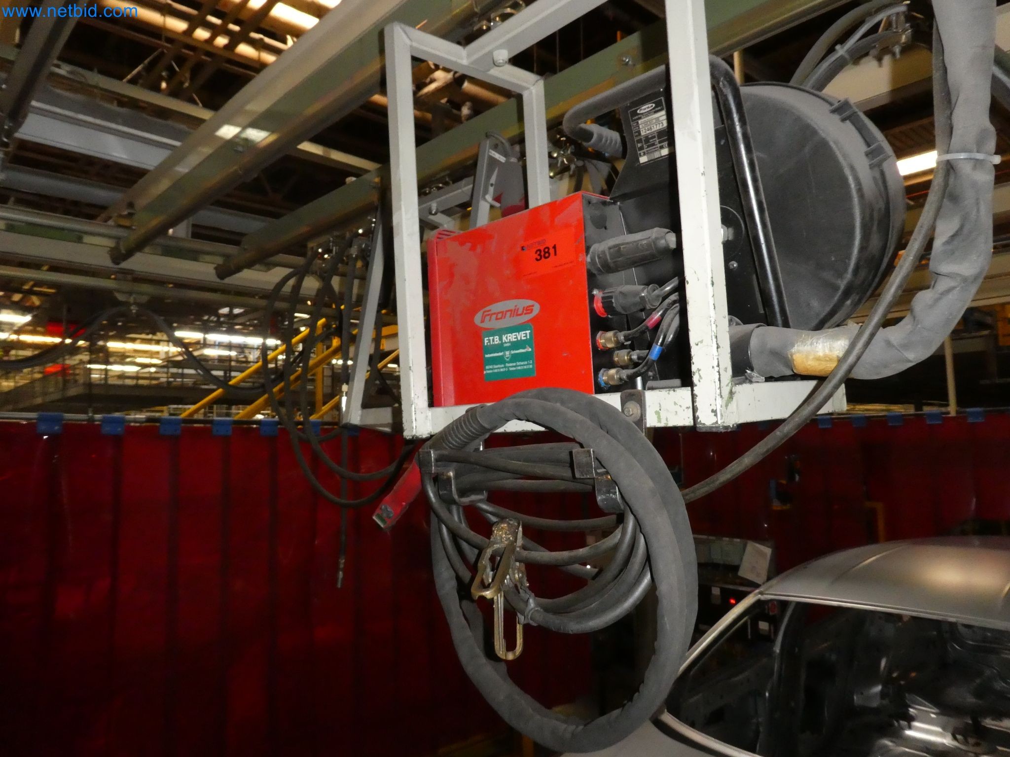 Robots, equipos de soldadura y accesorios de montaje de la industria del automóvil-10