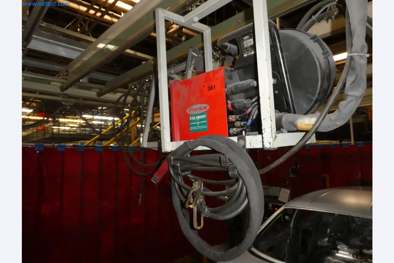 Robots, equipos de soldadura y accesorios de montaje de la industria del automóvil-10