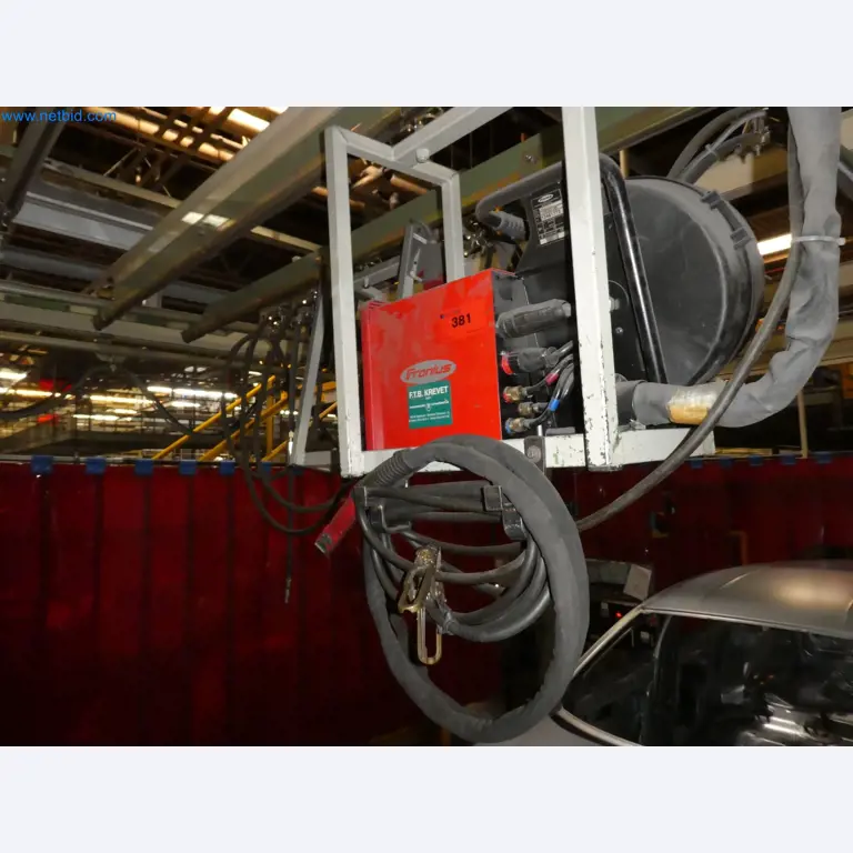 Robots, equipos de soldadura y accesorios de montaje de la industria del automóvil-10