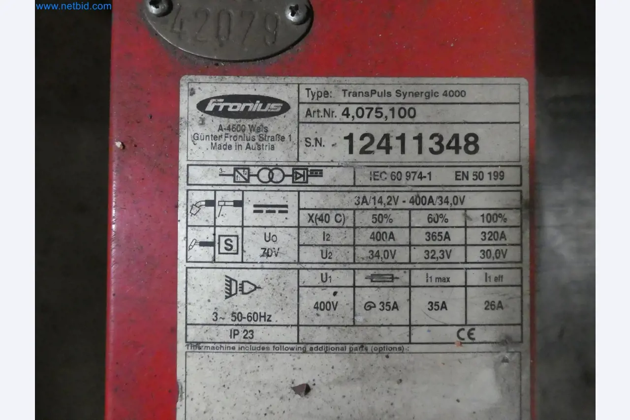 Robots, equipos de soldadura y accesorios de montaje de la industria del automóvil-1