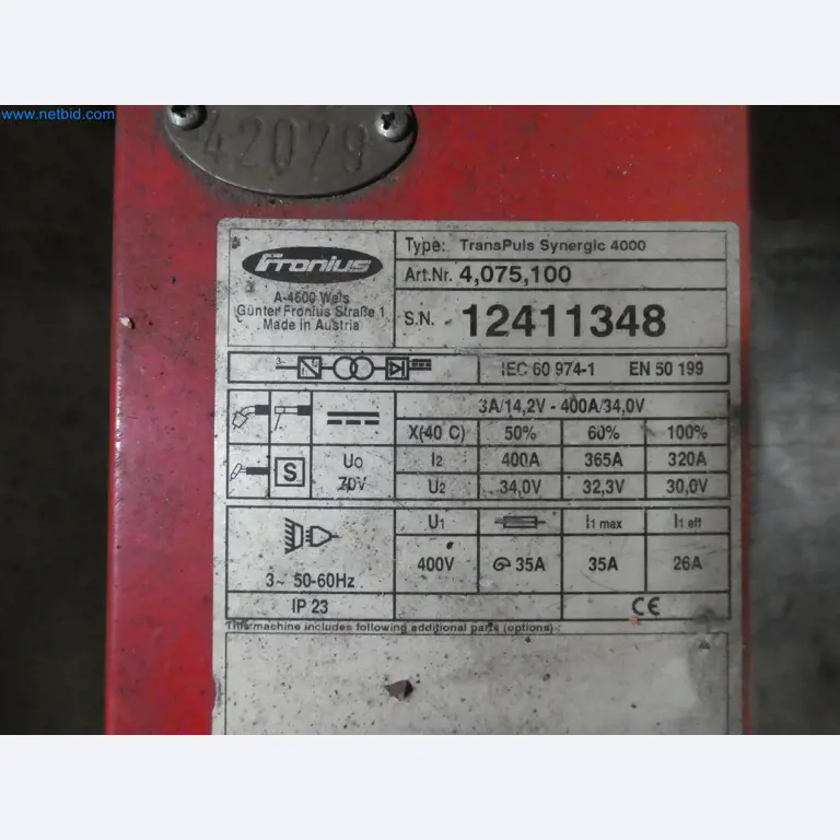 Robots, equipos de soldadura y accesorios de montaje de la industria del automóvil-1