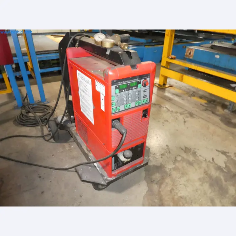 Robots, equipos de soldadura y accesorios de montaje de la industria del automóvil-5