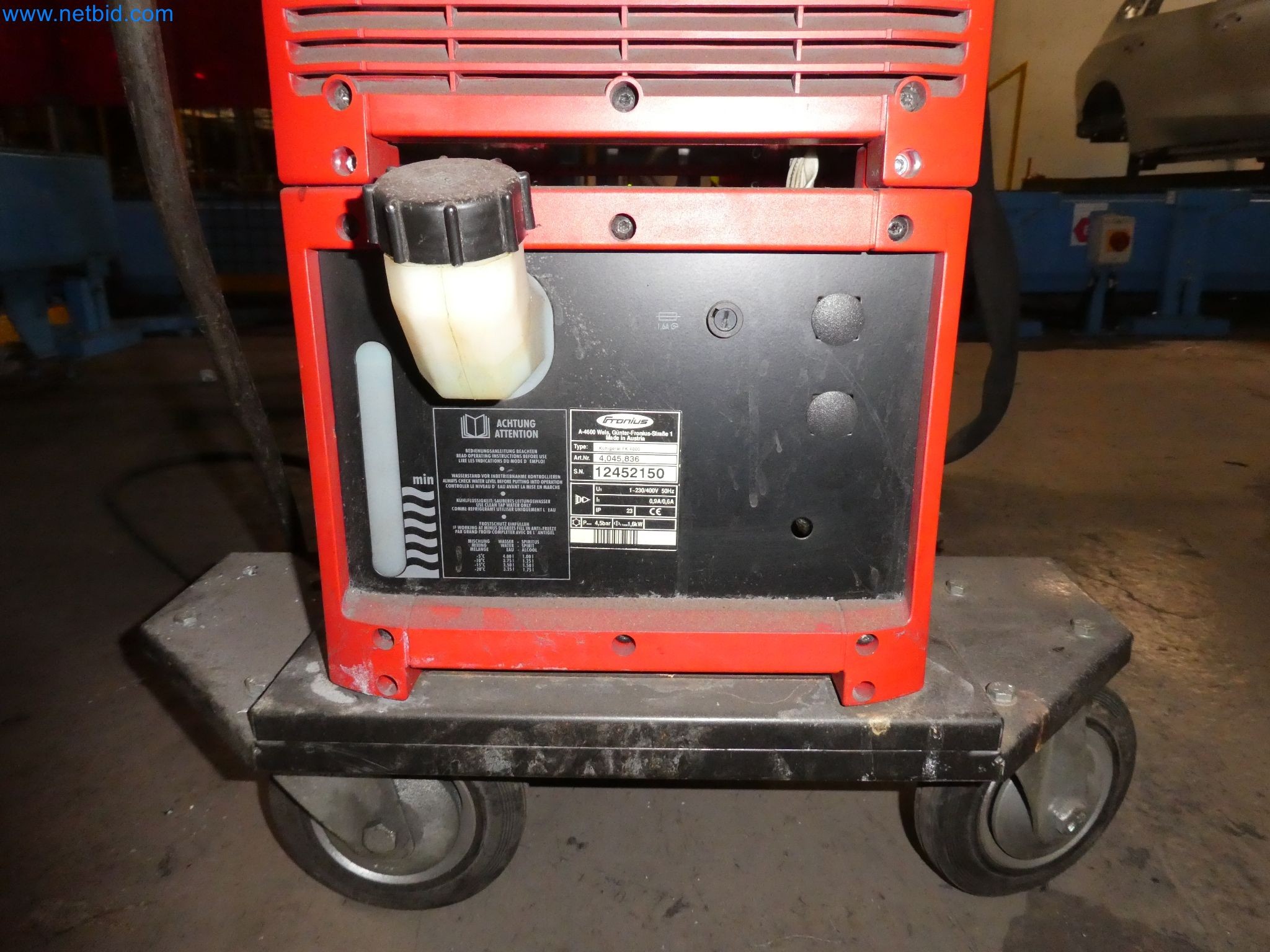 Robots, equipos de soldadura y accesorios de montaje de la industria del automóvil-6