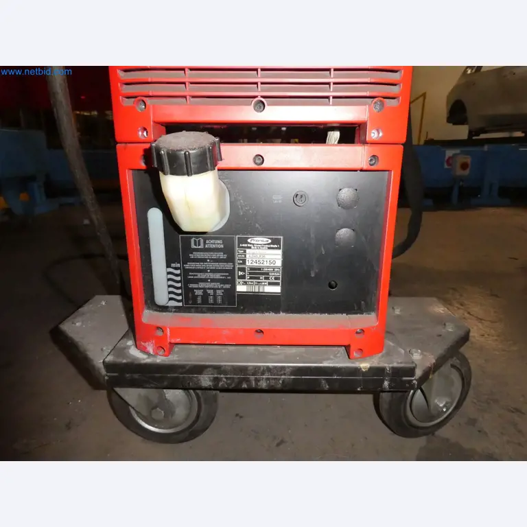 Robots, equipos de soldadura y accesorios de montaje de la industria del automóvil-6