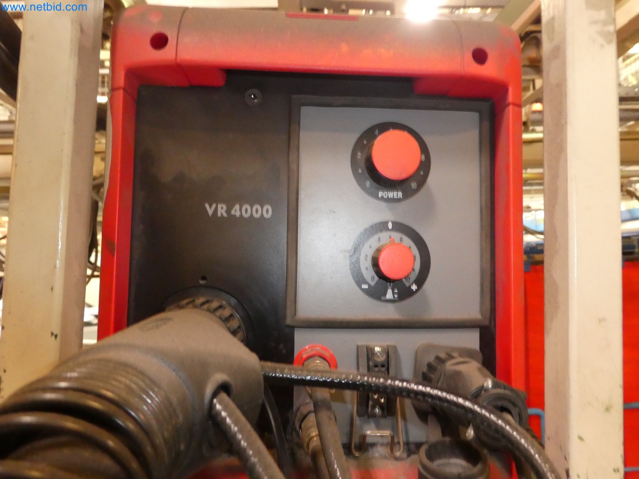 Robots, equipos de soldadura y accesorios de montaje de la industria del automóvil-8