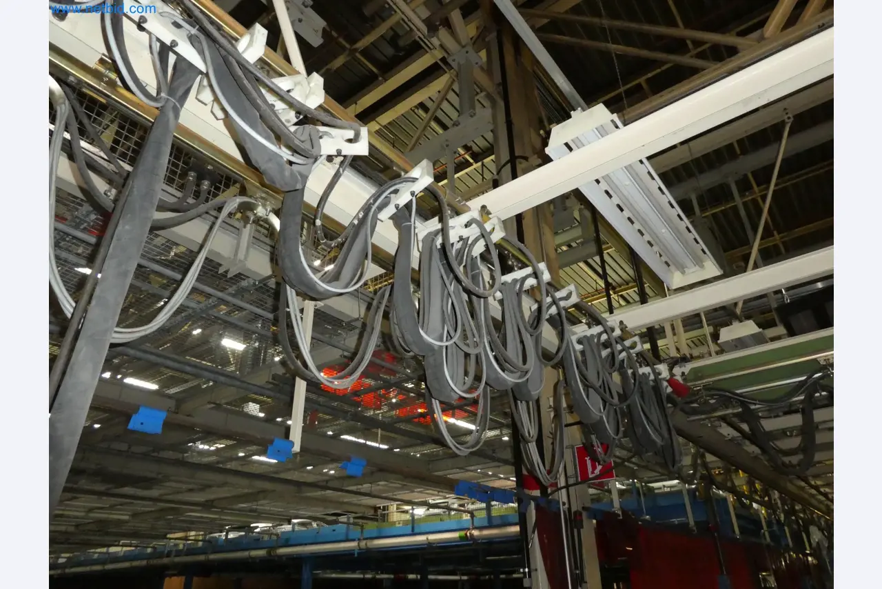 Robots, equipos de soldadura y accesorios de montaje de la industria del automóvil-9