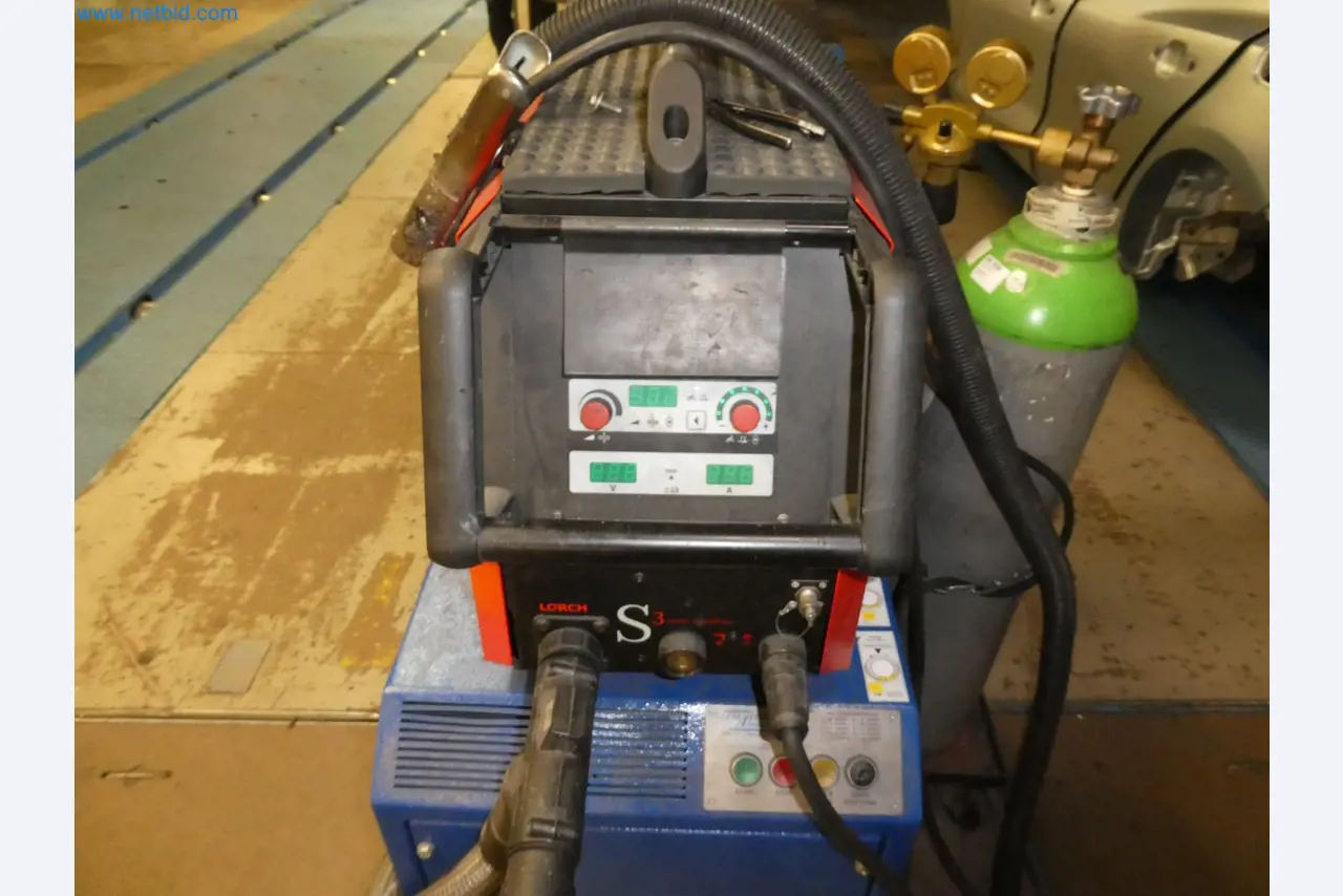 Robots, equipos de soldadura y accesorios de montaje de la industria del automóvil-1