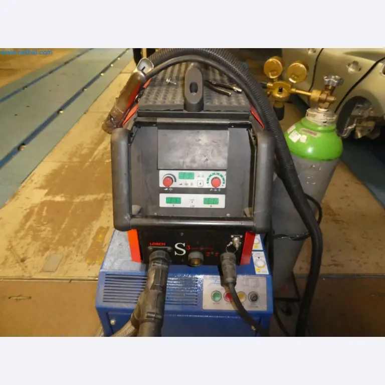 Robots, equipos de soldadura y accesorios de montaje de la industria del automóvil-1