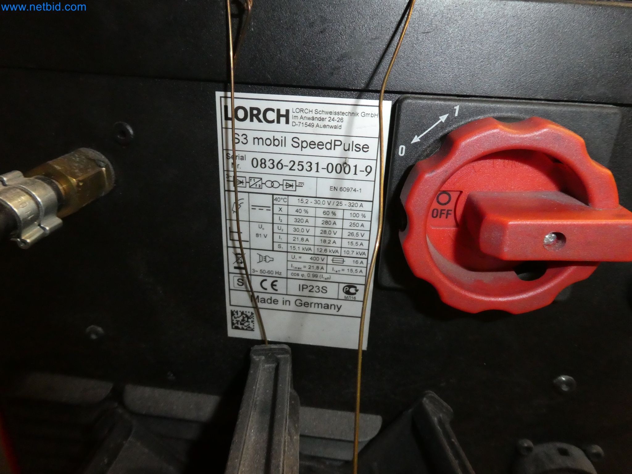 Robots, equipos de soldadura y accesorios de montaje de la industria del automóvil-3