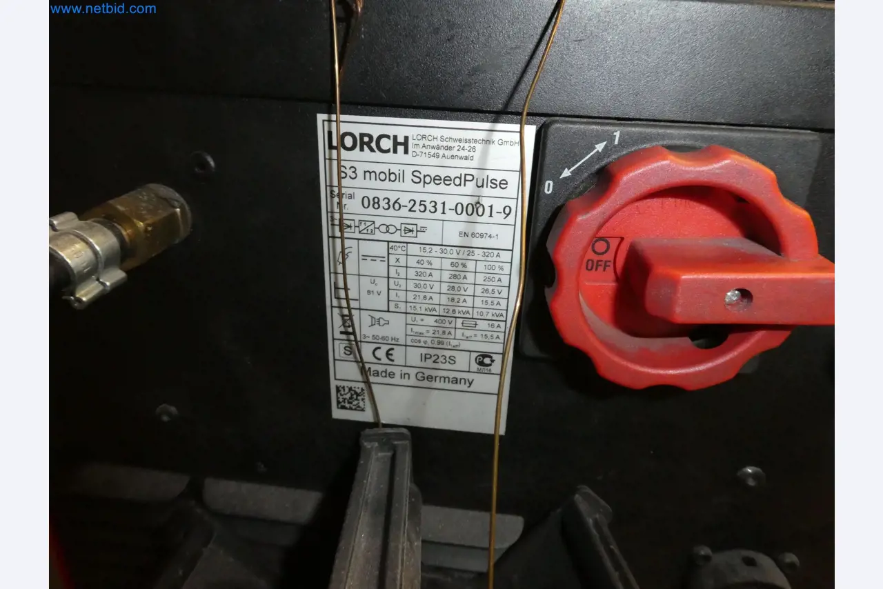 Robots, equipos de soldadura y accesorios de montaje de la industria del automóvil-3