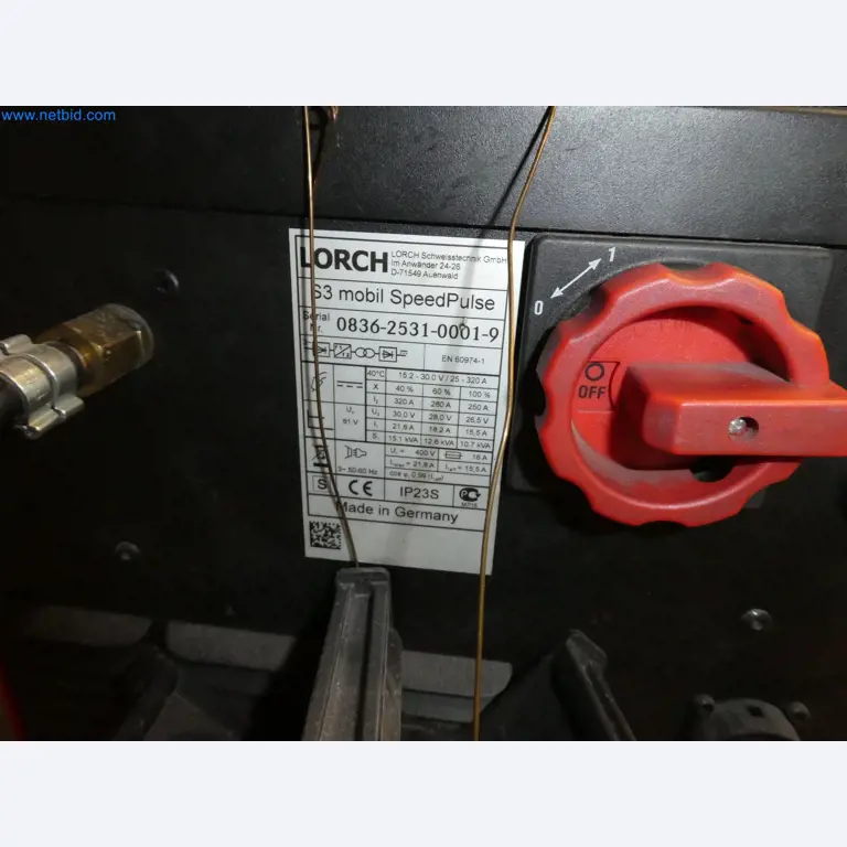 Robots, equipos de soldadura y accesorios de montaje de la industria del automóvil-3