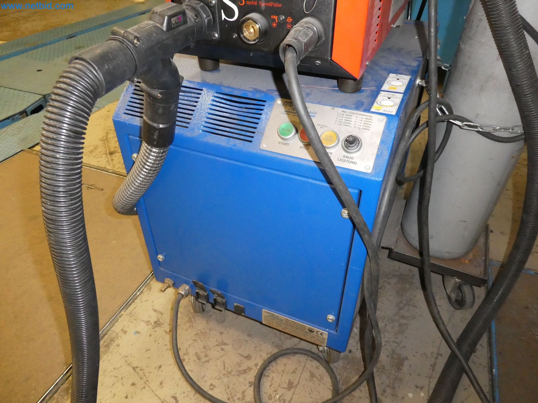 Robots, equipos de soldadura y accesorios de montaje de la industria del automóvil-5