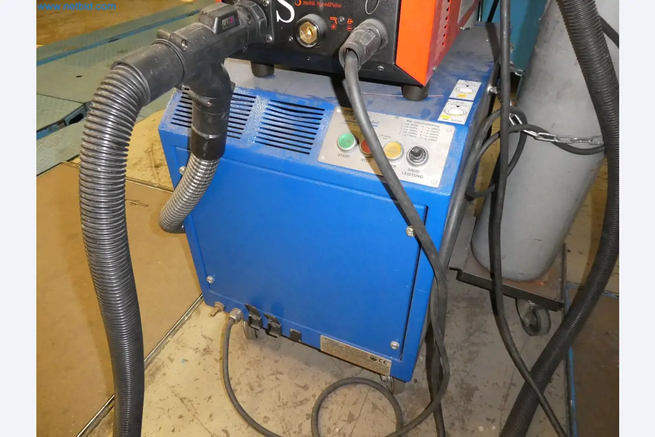 Robots, equipos de soldadura y accesorios de montaje de la industria del automóvil-5