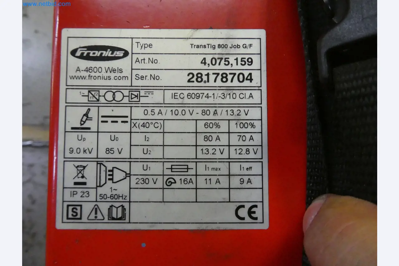 Robots, equipos de soldadura y accesorios de montaje de la industria del automóvil-1