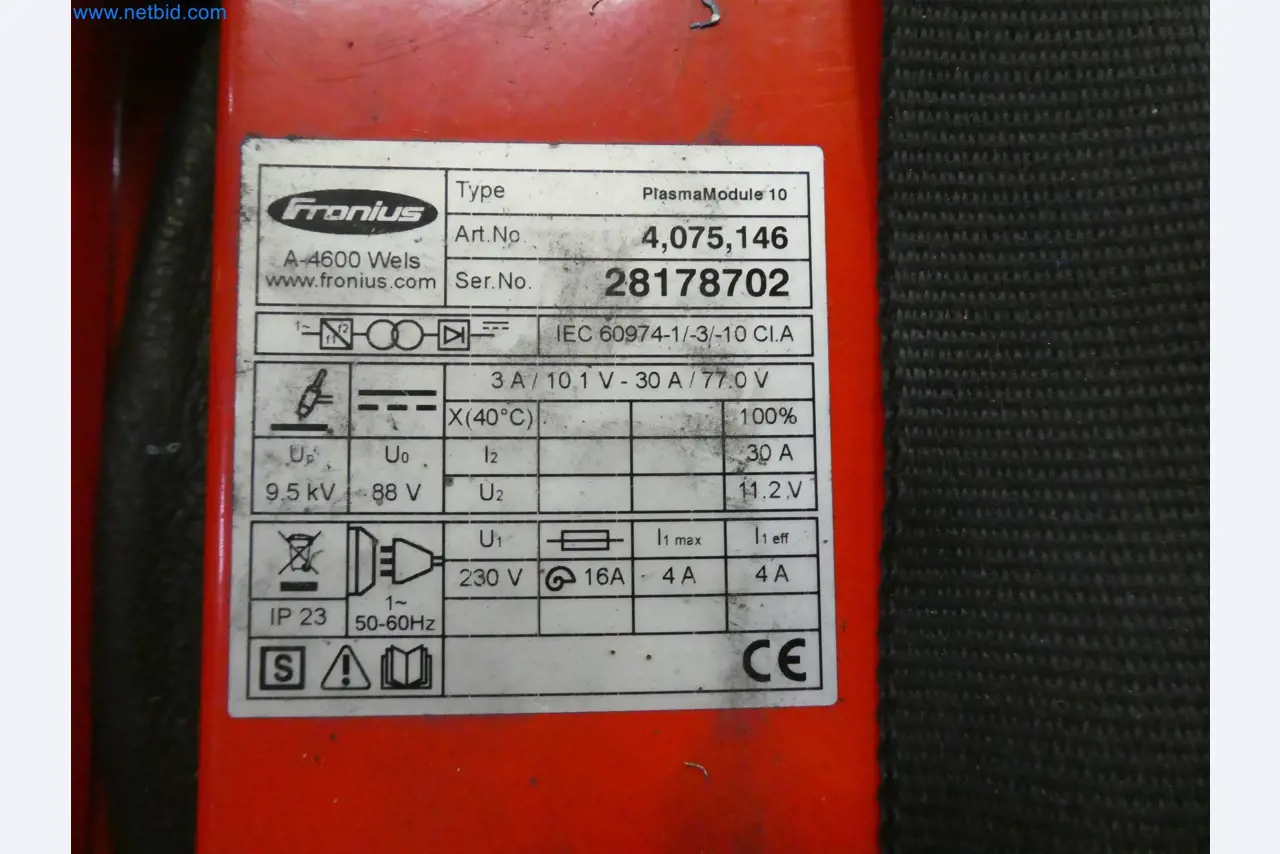 Robots, equipos de soldadura y accesorios de montaje de la industria del automóvil-2