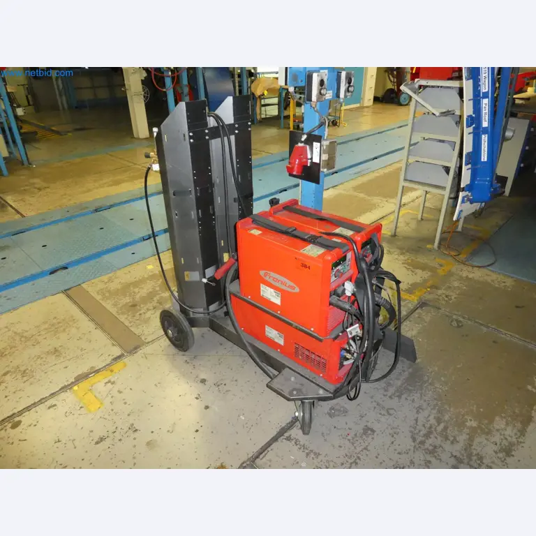 Robots, equipos de soldadura y accesorios de montaje de la industria del automóvil-3