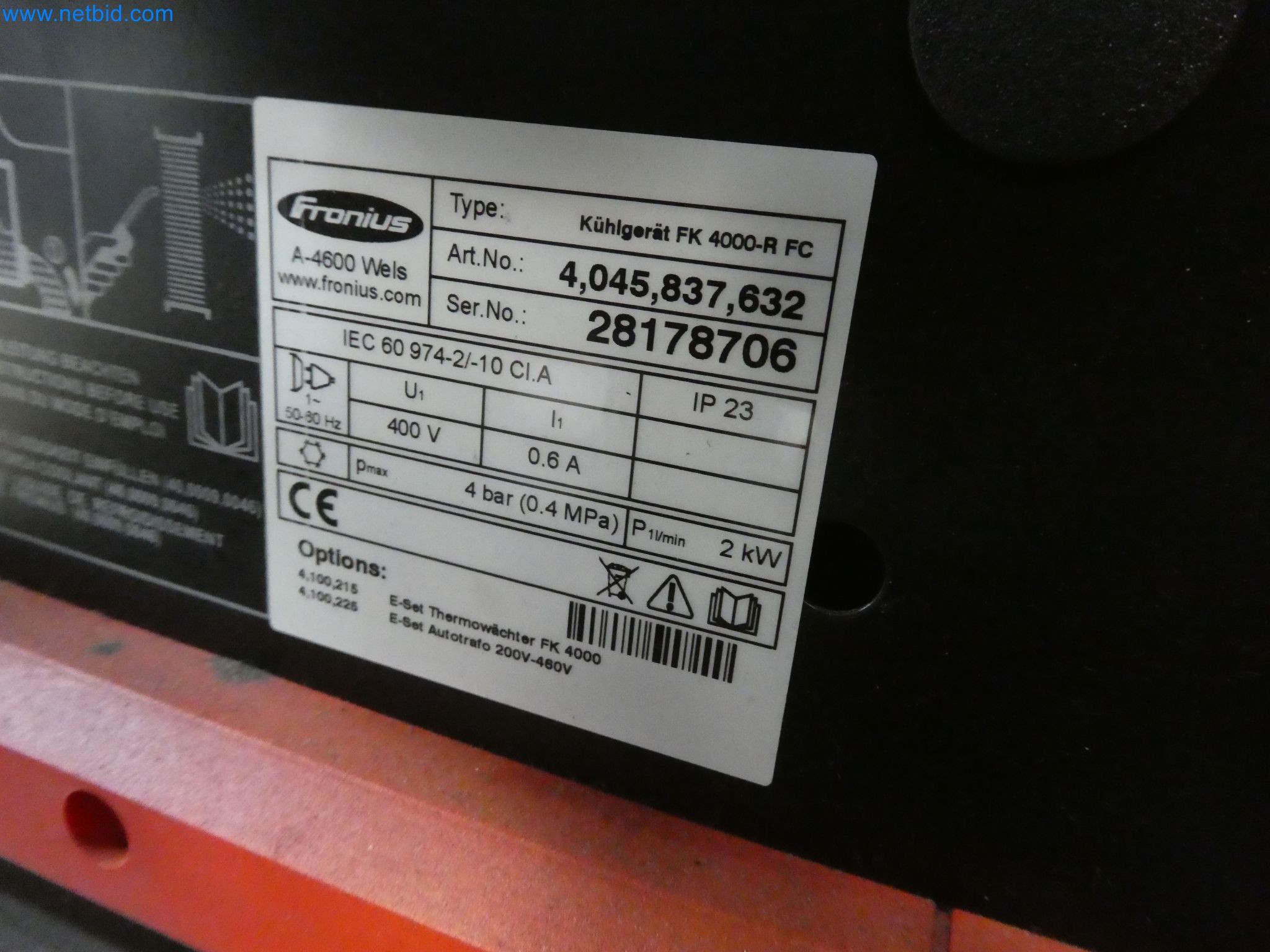 Robots, equipos de soldadura y accesorios de montaje de la industria del automóvil-4