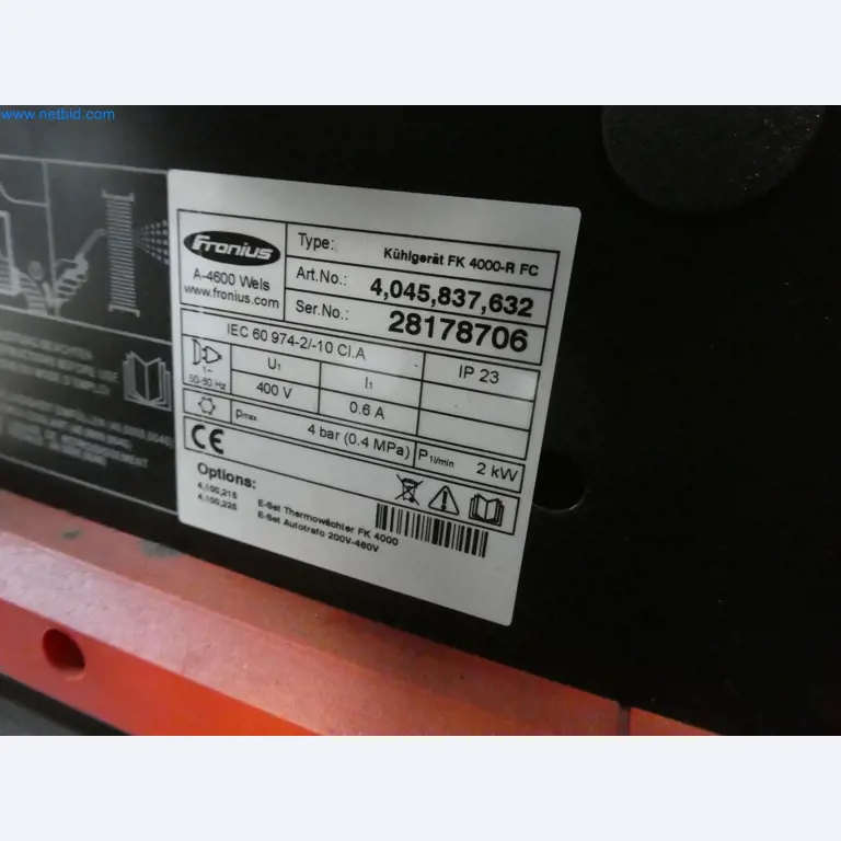 Robots, equipos de soldadura y accesorios de montaje de la industria del automóvil-4