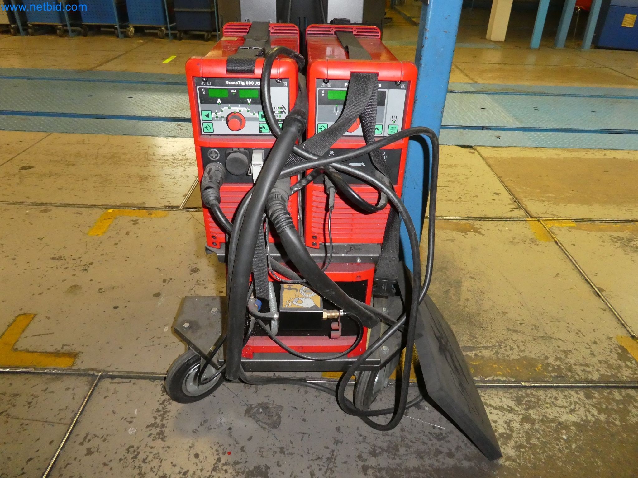 Robots, equipos de soldadura y accesorios de montaje de la industria del automóvil-5