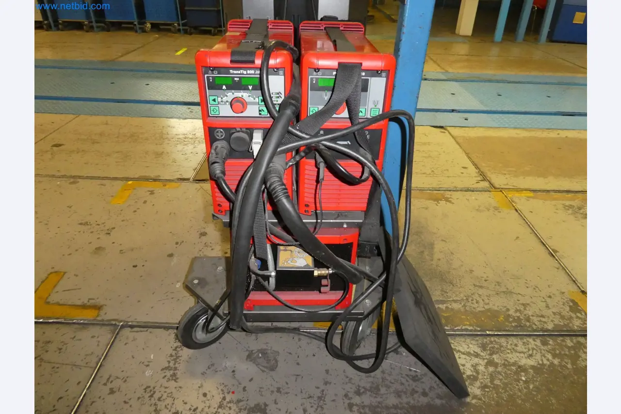 Robots, equipos de soldadura y accesorios de montaje de la industria del automóvil-5