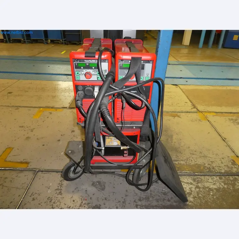 Robots, equipos de soldadura y accesorios de montaje de la industria del automóvil-5