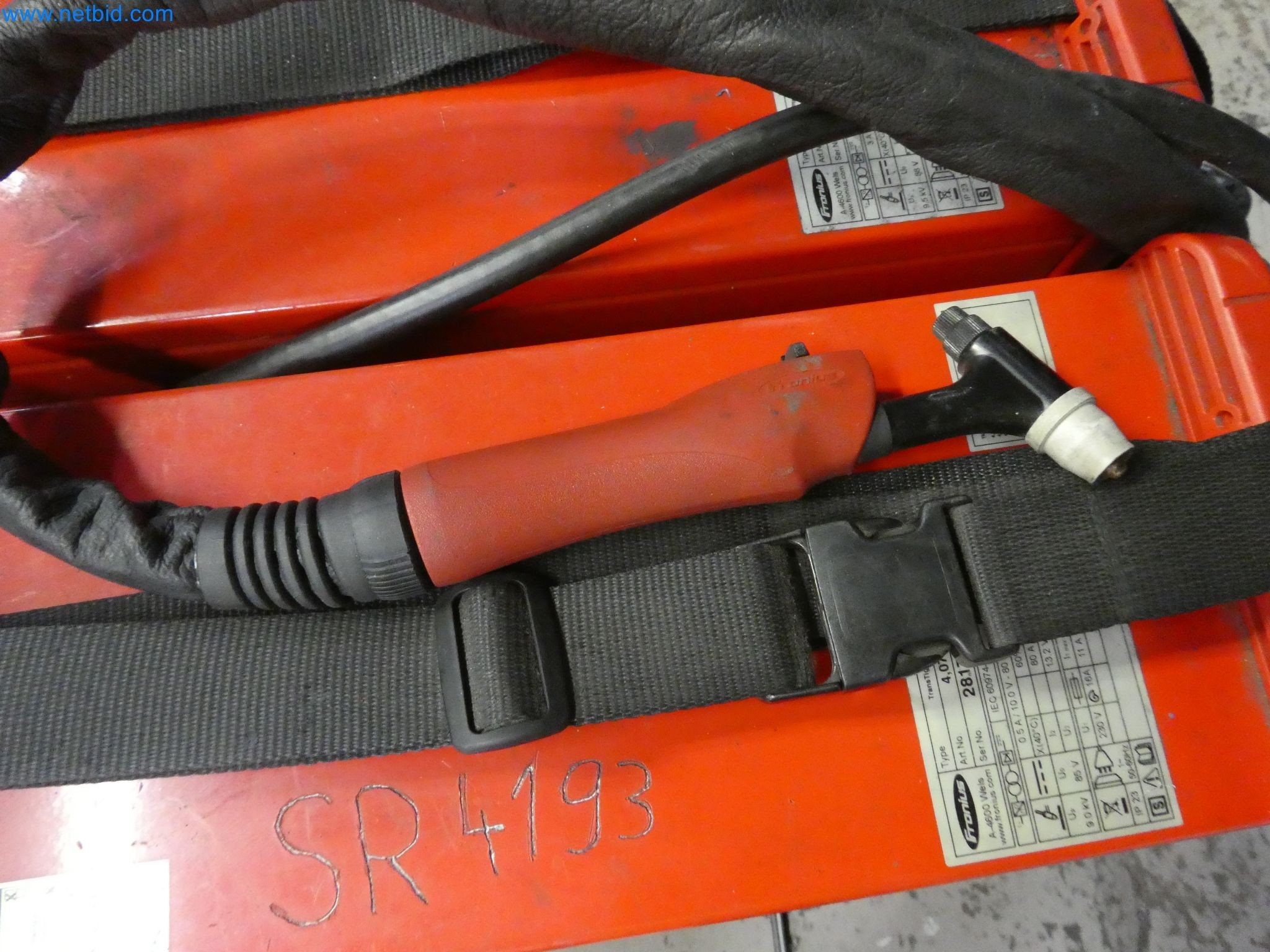 Robots, equipos de soldadura y accesorios de montaje de la industria del automóvil-6