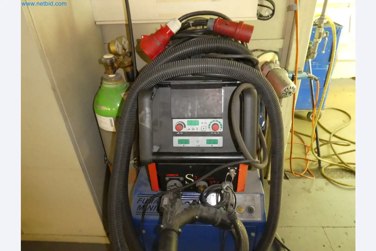 Roboti, varilna oprema in pripomočki za montažo iz avtomobilske industrije-2