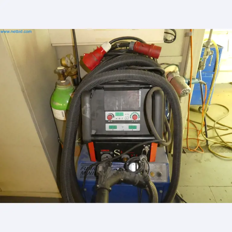 Roboti, varilna oprema in pripomočki za montažo iz avtomobilske industrije-2