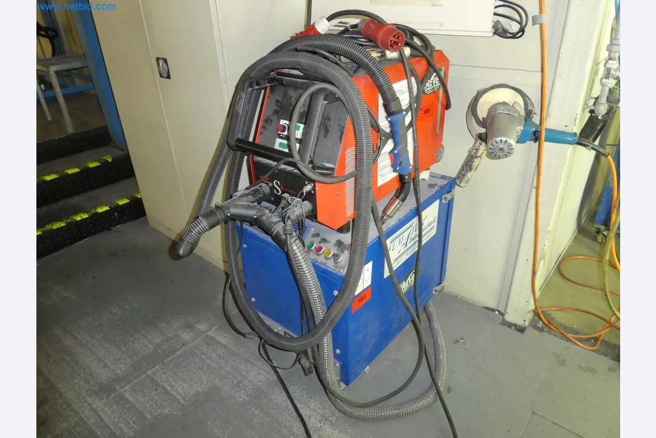 Roboti, varilna oprema in pripomočki za montažo iz avtomobilske industrije-3