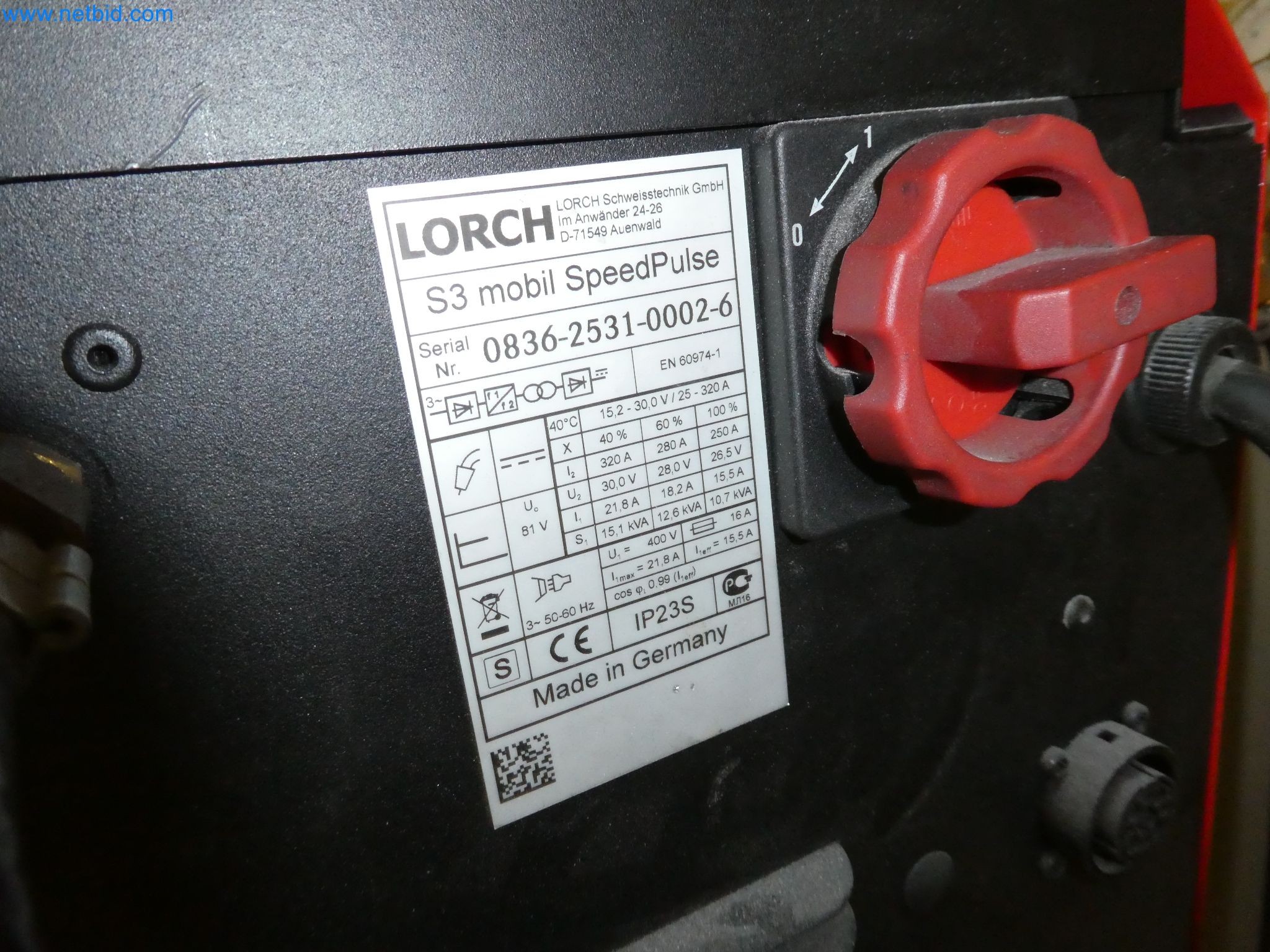 Roboti, varilna oprema in pripomočki za montažo iz avtomobilske industrije-4