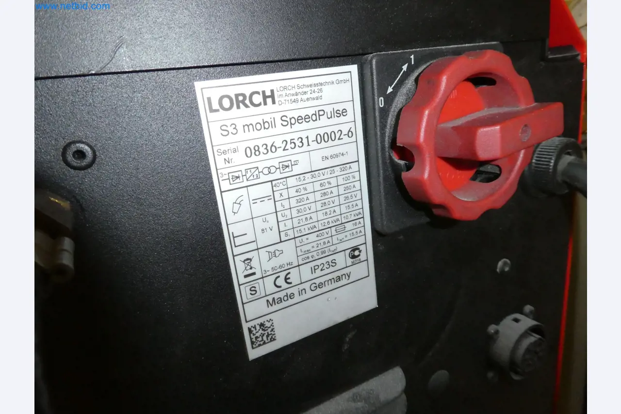 Roboti, varilna oprema in pripomočki za montažo iz avtomobilske industrije-4