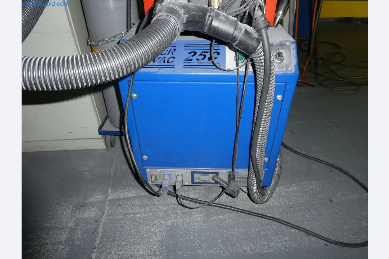 Roboti, varilna oprema in pripomočki za montažo iz avtomobilske industrije-5