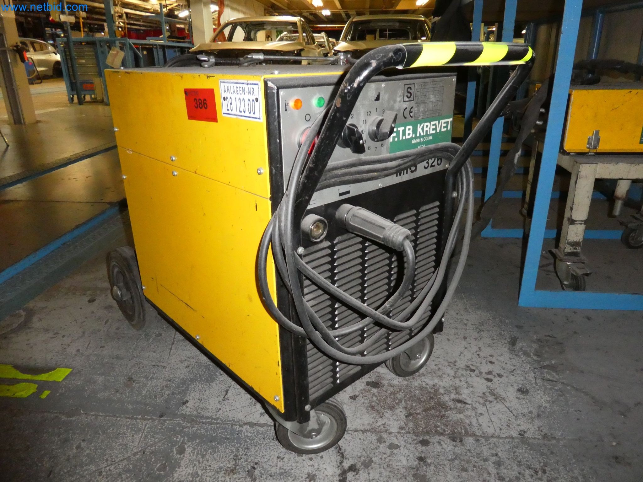 Robots, equipos de soldadura y accesorios de montaje de la industria del automóvil-1