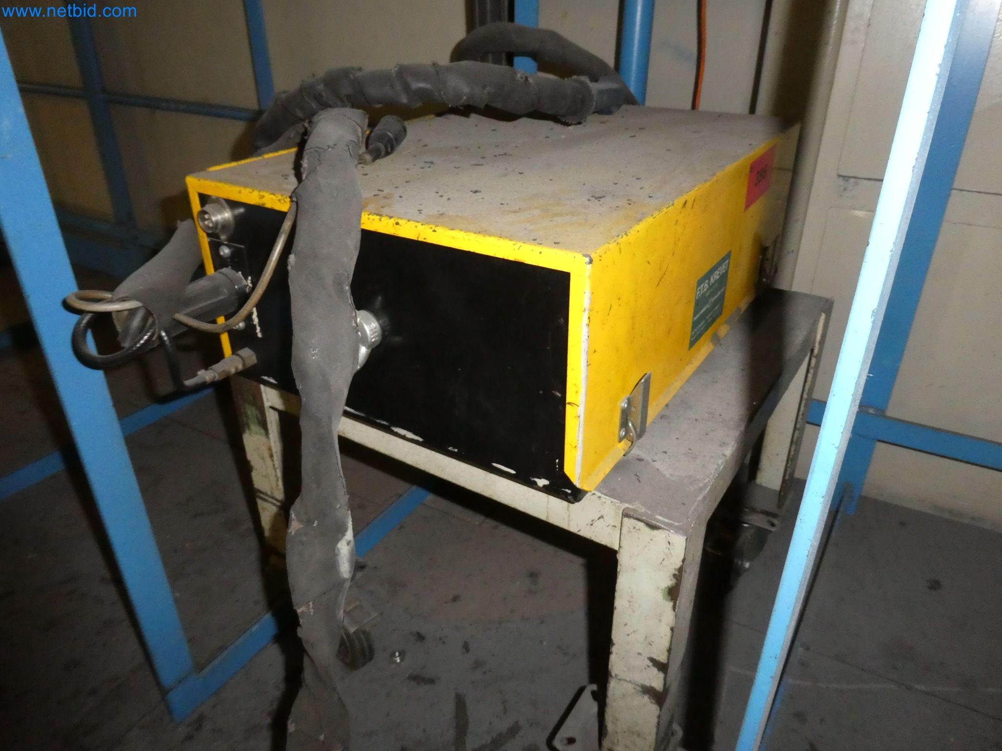 Robots, equipos de soldadura y accesorios de montaje de la industria del automóvil-2