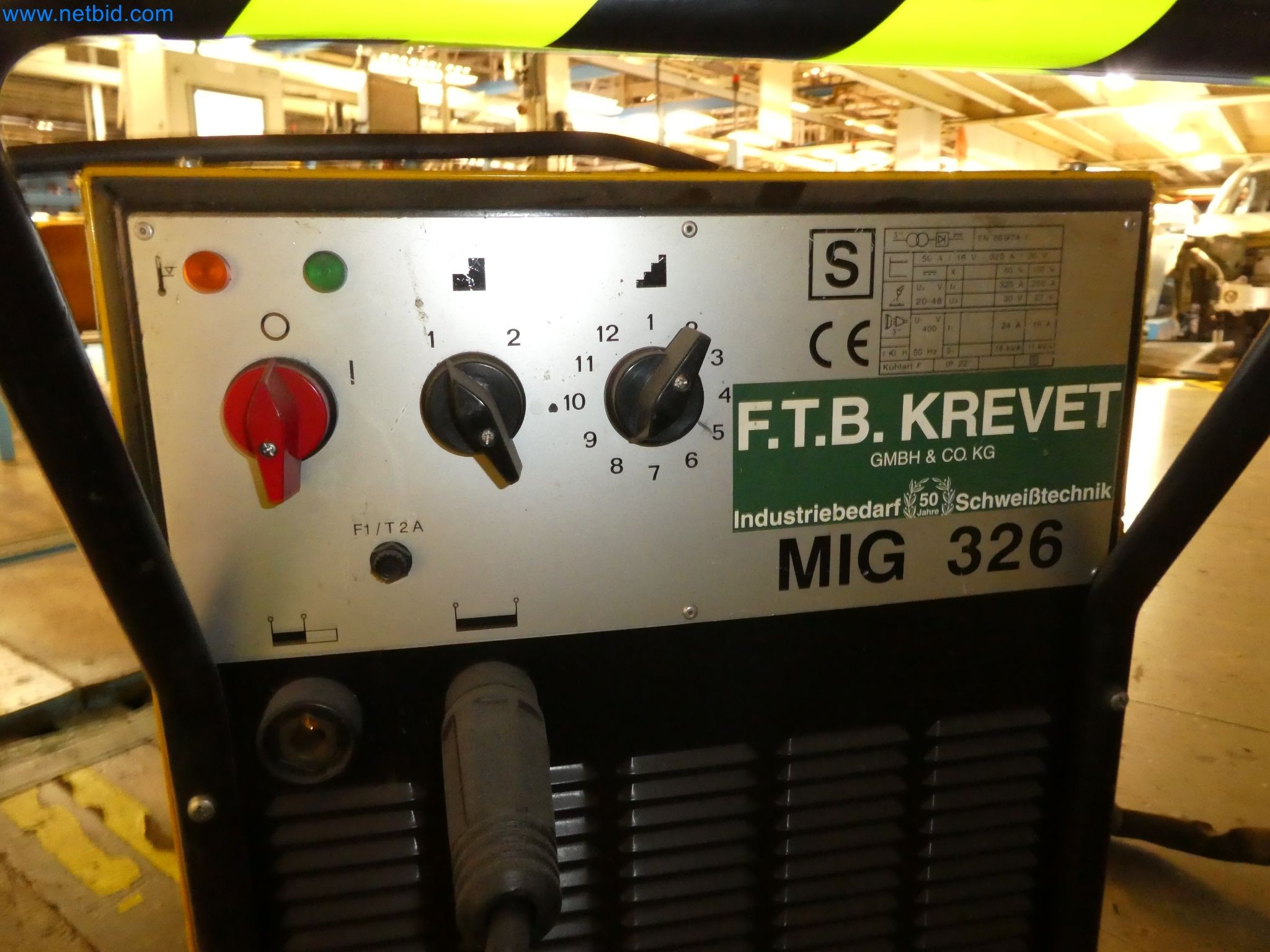 Robots, equipos de soldadura y accesorios de montaje de la industria del automóvil-3