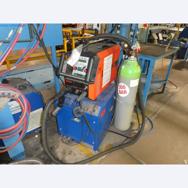 Roboti, varilna oprema in pripomočki za montažo iz avtomobilske industrije-1