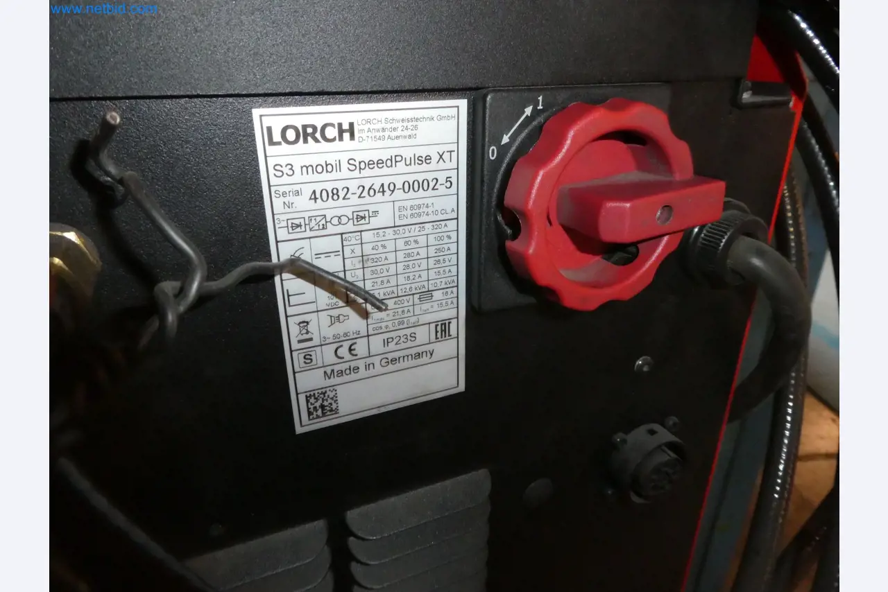 Roboti, varilna oprema in pripomočki za montažo iz avtomobilske industrije-2